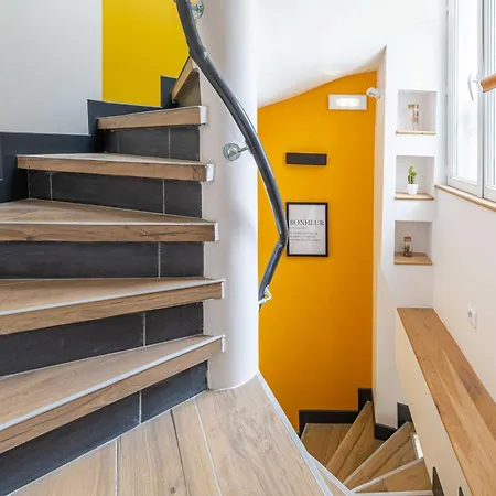 Pleasant - 2p - Center Of *